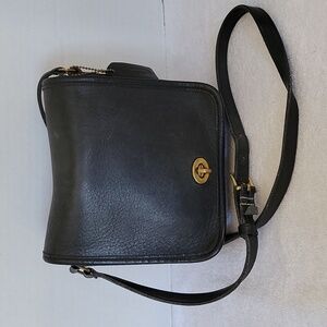 Coach vintage black leather #9076 crossbody handbag